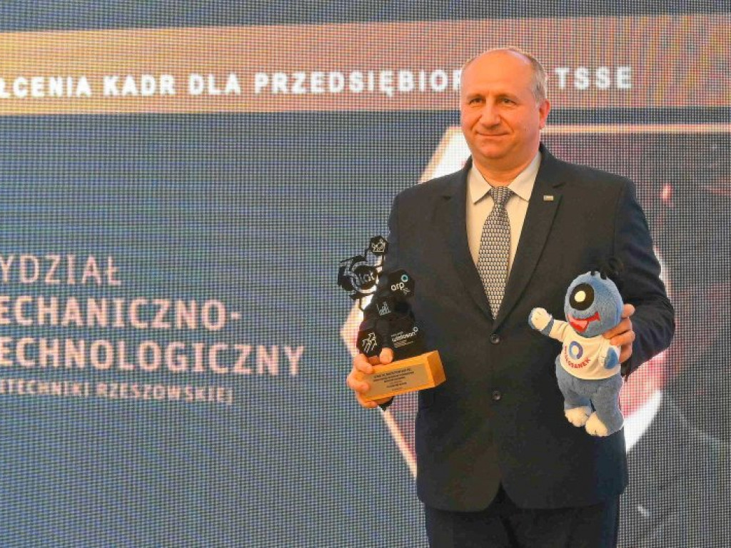Tarnobrzeska Specjalna Strefa Ekonomiczna podsumowała rok 2021. Konferencja na zamku w Baranowie Sandomierskim [zdjęcia]