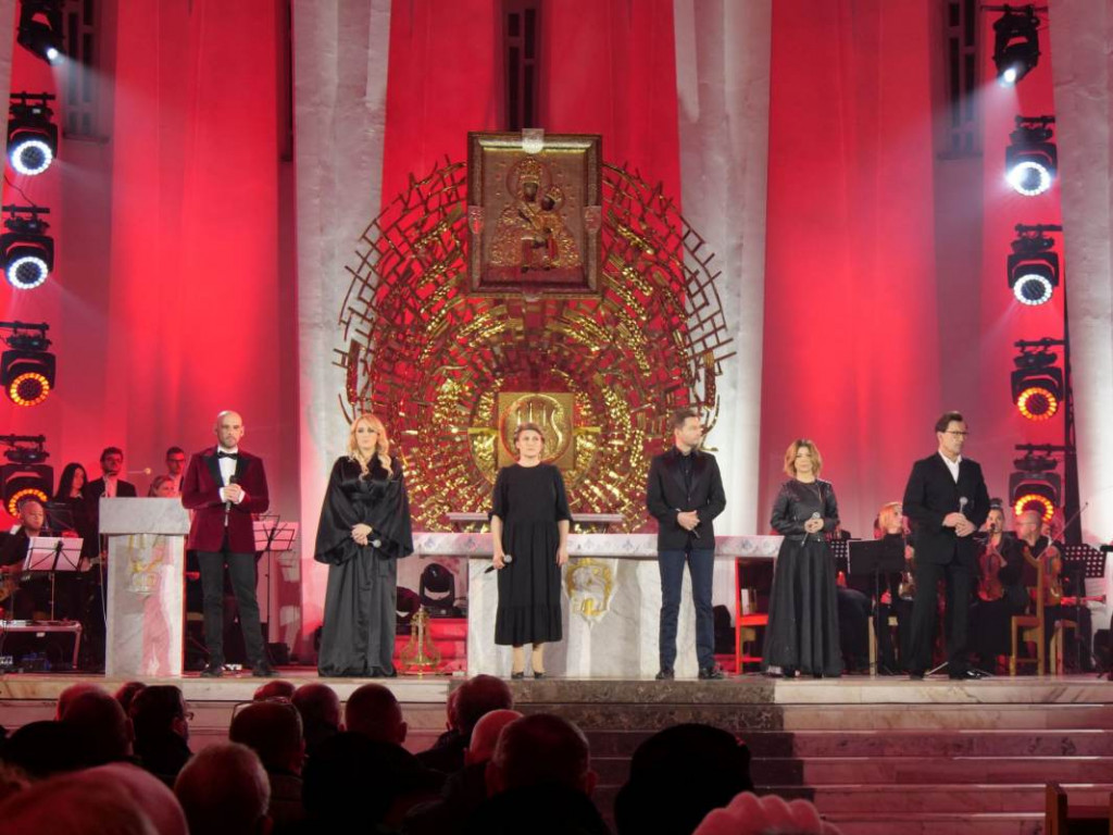 Wyjątkowy koncert, milicjanci i robotnicy. Stalowowolanie uczcili rocznicę wprowadzenia stanu wojennego [zdjęcia]
