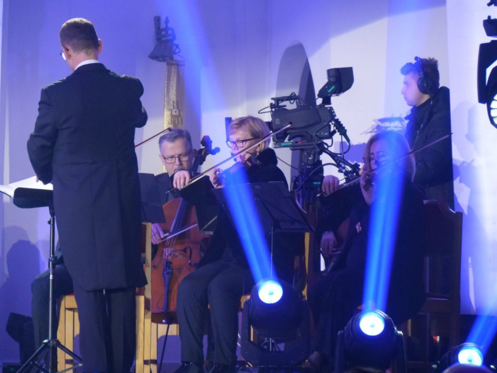 Wyjątkowy koncert, milicjanci i robotnicy. Stalowowolanie uczcili rocznicę wprowadzenia stanu wojennego [zdjęcia]