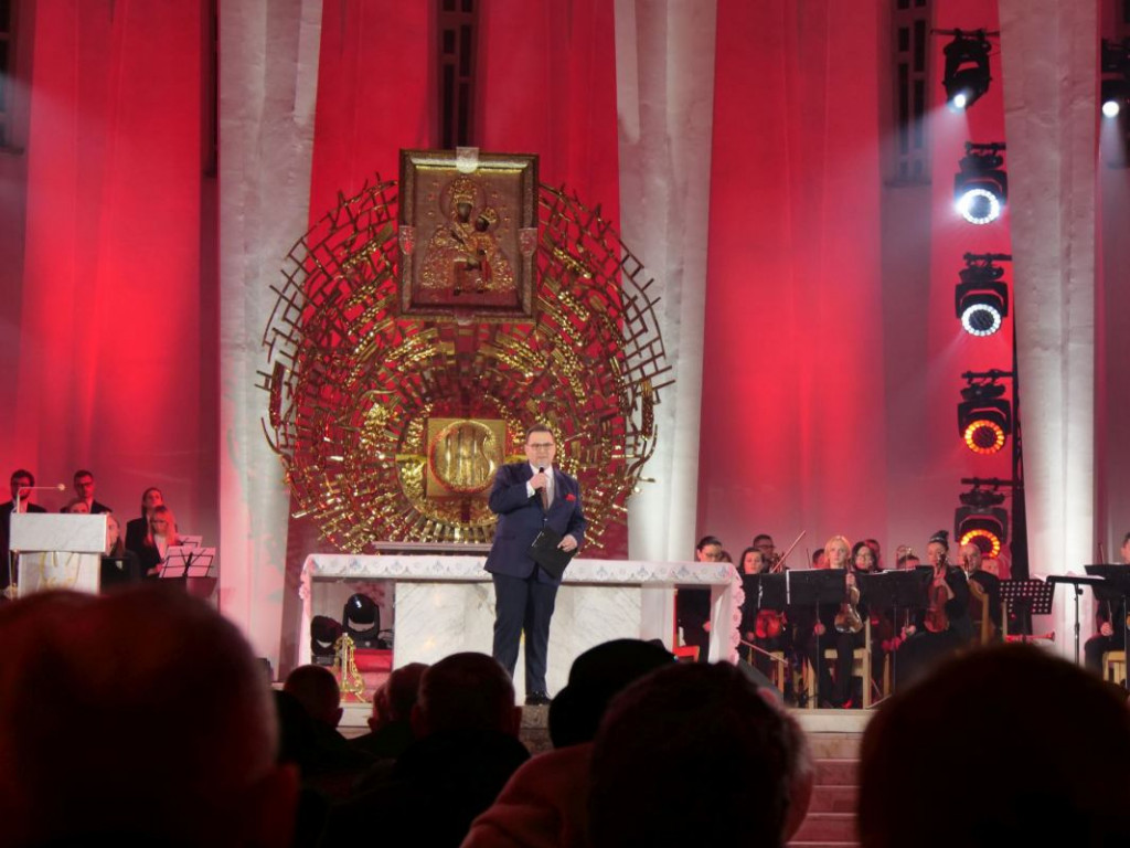 Wyjątkowy koncert, milicjanci i robotnicy. Stalowowolanie uczcili rocznicę wprowadzenia stanu wojennego [zdjęcia]