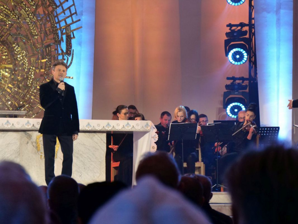 Wyjątkowy koncert, milicjanci i robotnicy. Stalowowolanie uczcili rocznicę wprowadzenia stanu wojennego [zdjęcia]