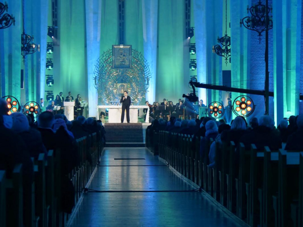 Wyjątkowy koncert, milicjanci i robotnicy. Stalowowolanie uczcili rocznicę wprowadzenia stanu wojennego [zdjęcia]