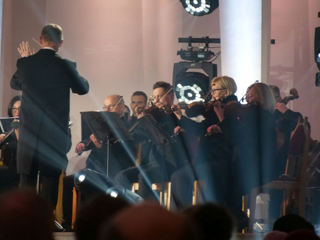 Wyjątkowy koncert, milicjanci i robotnicy. Stalowowolanie uczcili rocznicę wprowadzenia stanu wojennego [zdjęcia]