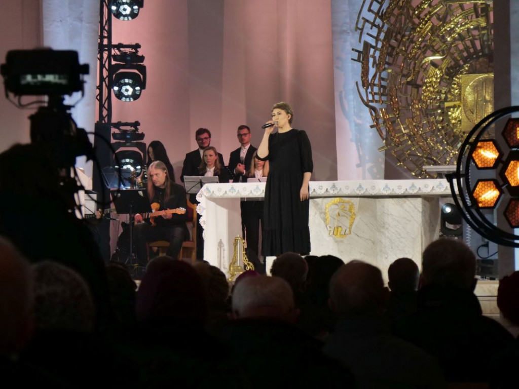 Wyjątkowy koncert, milicjanci i robotnicy. Stalowowolanie uczcili rocznicę wprowadzenia stanu wojennego [zdjęcia]