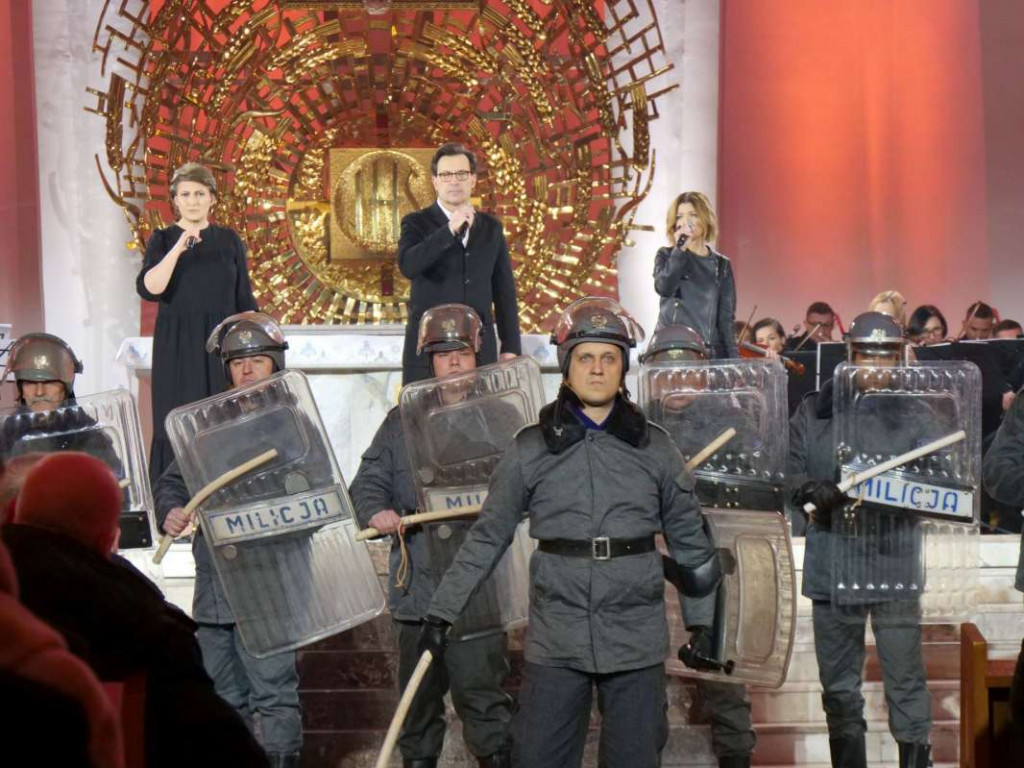 Wyjątkowy koncert, milicjanci i robotnicy. Stalowowolanie uczcili rocznicę wprowadzenia stanu wojennego [zdjęcia]