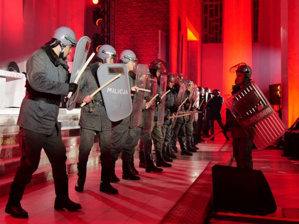 Wyjątkowy koncert, milicjanci i robotnicy. Stalowowolanie uczcili rocznicę wprowadzenia stanu wojennego [zdjęcia]