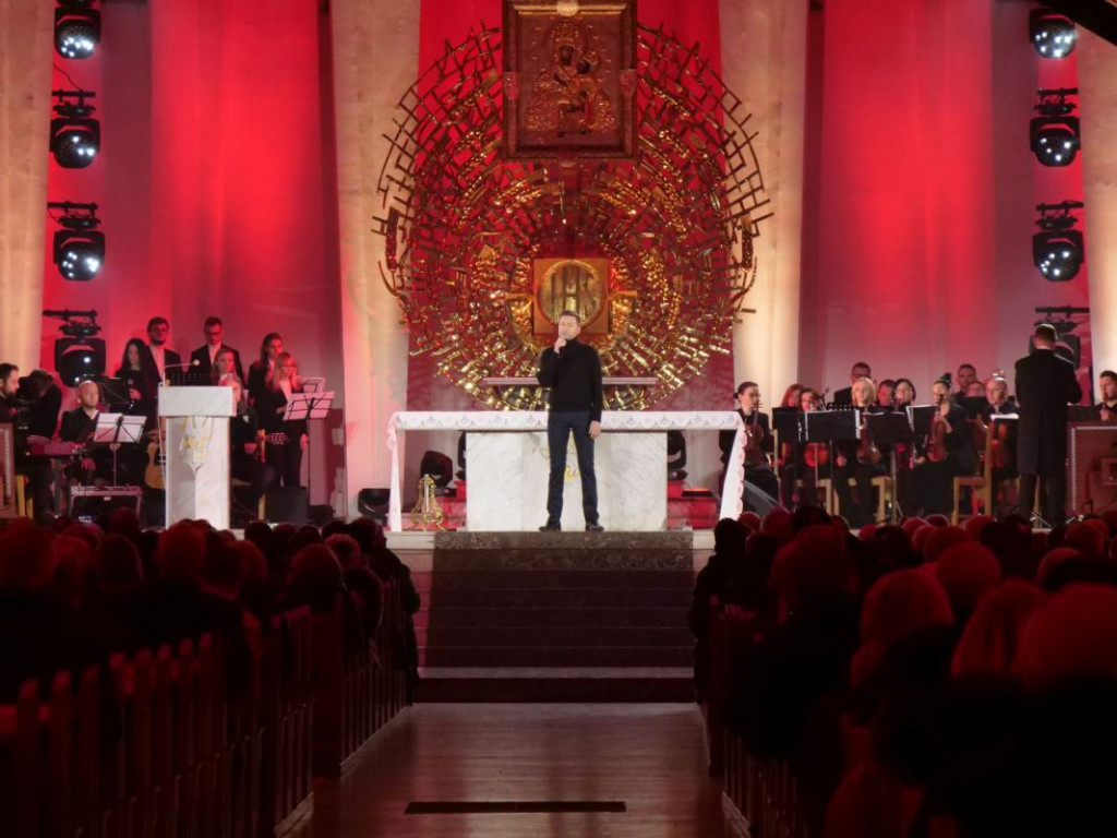 Wyjątkowy koncert, milicjanci i robotnicy. Stalowowolanie uczcili rocznicę wprowadzenia stanu wojennego [zdjęcia]