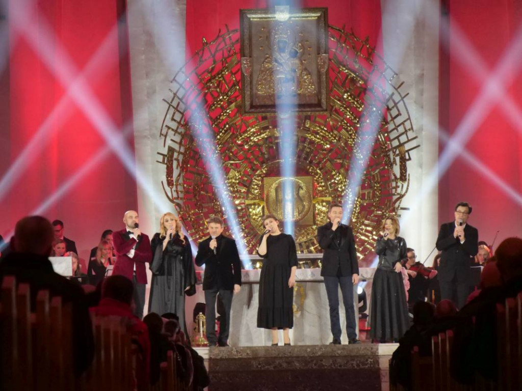 Wyjątkowy koncert, milicjanci i robotnicy. Stalowowolanie uczcili rocznicę wprowadzenia stanu wojennego [zdjęcia]