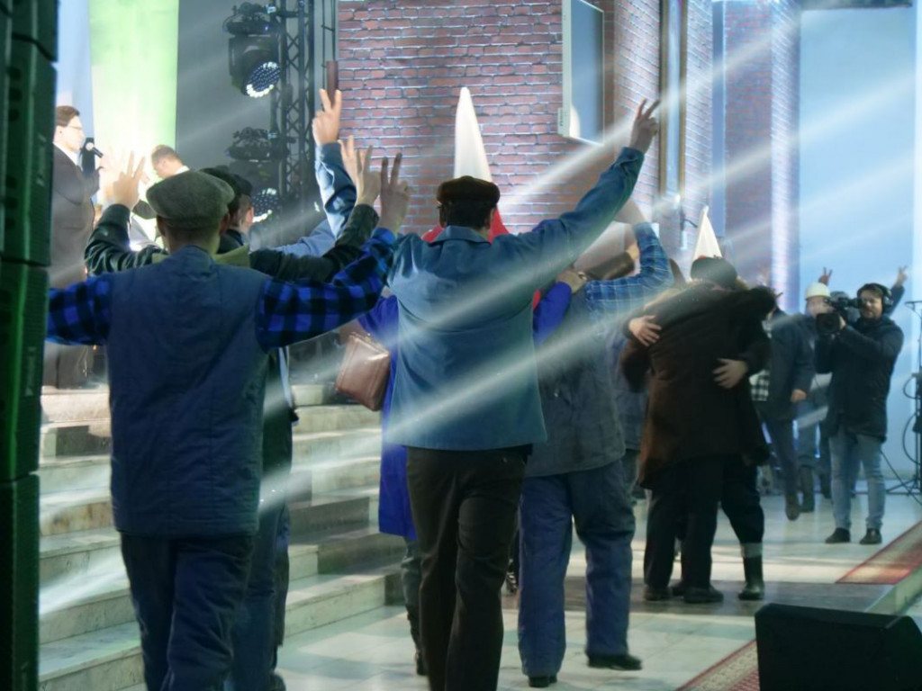 Wyjątkowy koncert, milicjanci i robotnicy. Stalowowolanie uczcili rocznicę wprowadzenia stanu wojennego [zdjęcia]