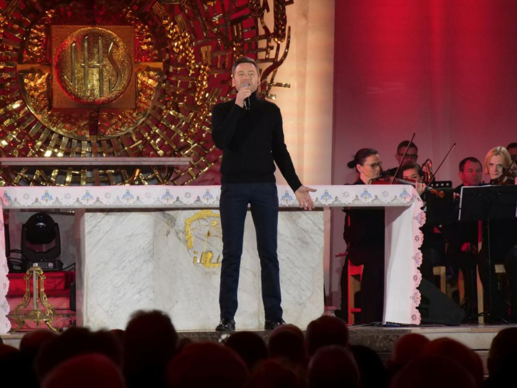 Wyjątkowy koncert, milicjanci i robotnicy. Stalowowolanie uczcili rocznicę wprowadzenia stanu wojennego [zdjęcia]