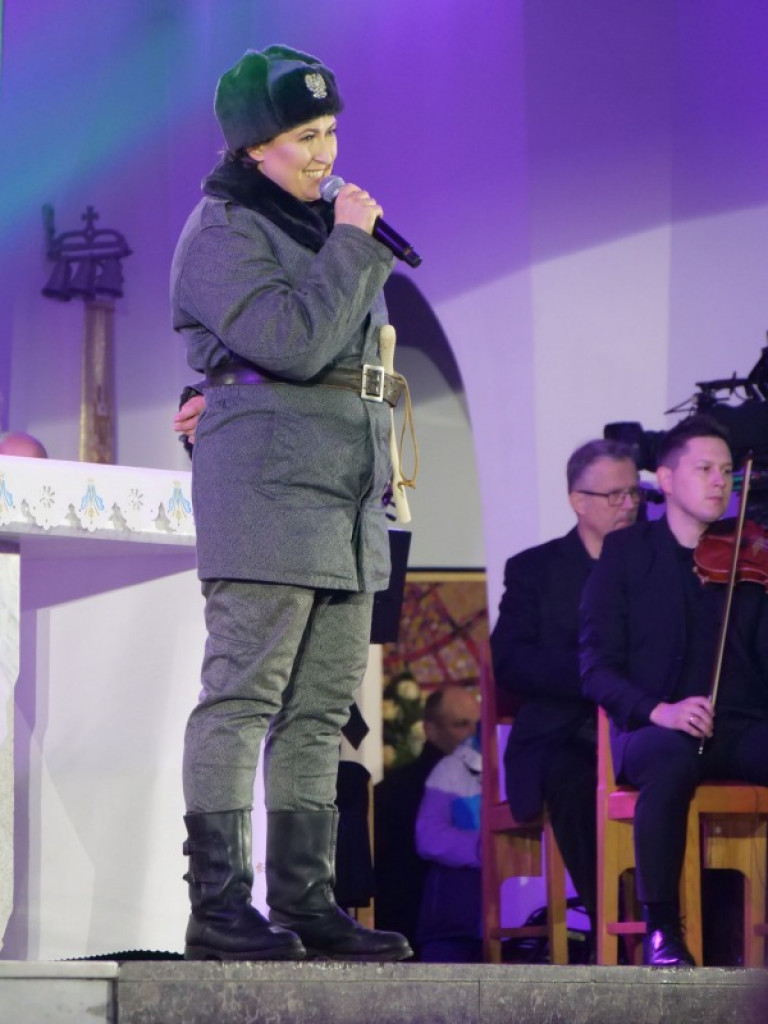 Wyjątkowy koncert, milicjanci i robotnicy. Stalowowolanie uczcili rocznicę wprowadzenia stanu wojennego [zdjęcia]