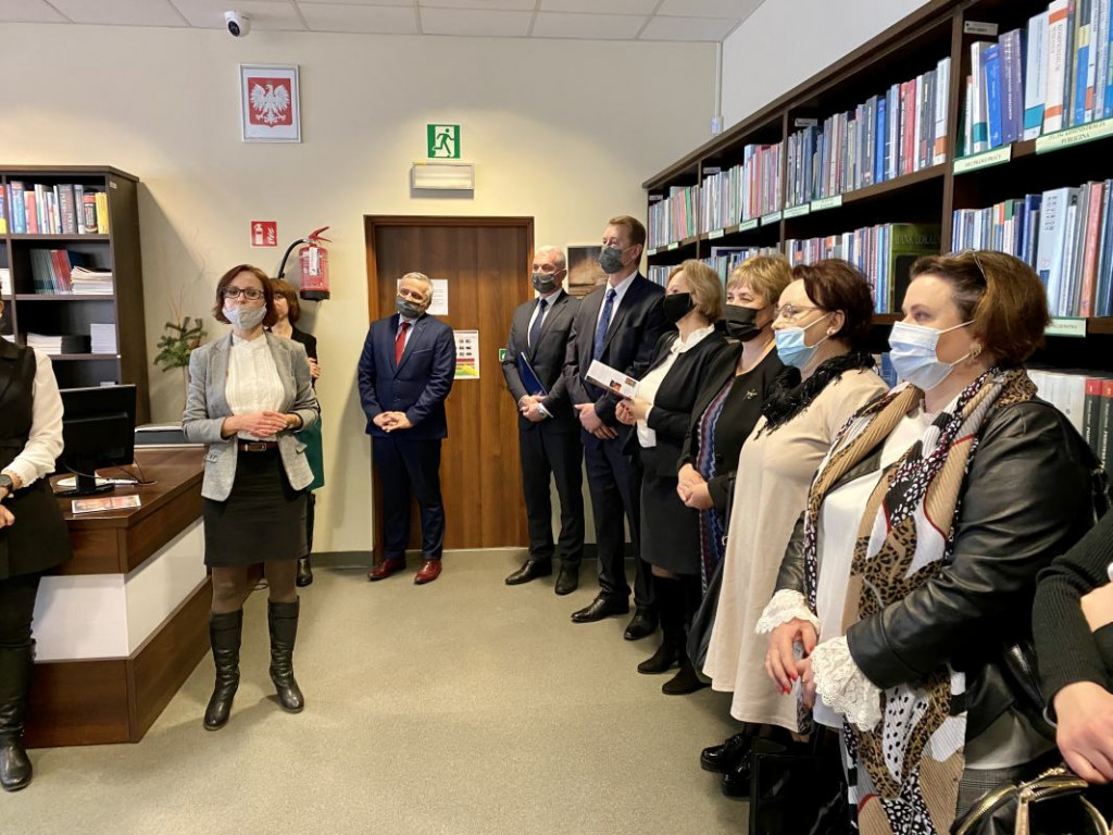 Wernisaż malarstwa Justyny Motyki w Państwowej Uczelni Zawodowej w Tarnobrzegu [zdjęcia]