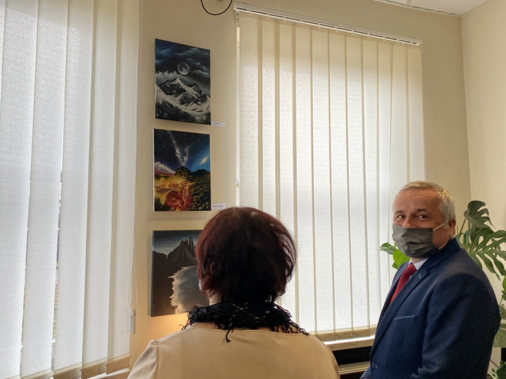 Wernisaż malarstwa Justyny Motyki w Państwowej Uczelni Zawodowej w Tarnobrzegu [zdjęcia]