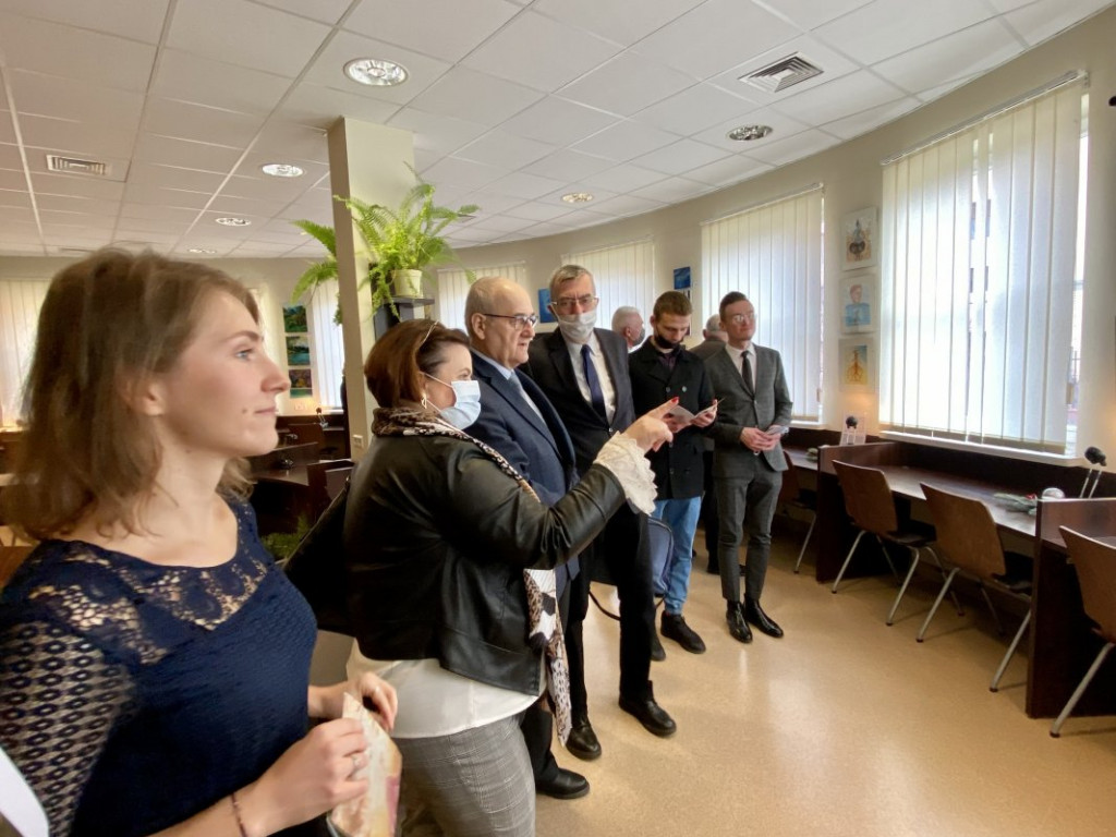 Wernisaż malarstwa Justyny Motyki w Państwowej Uczelni Zawodowej w Tarnobrzegu [zdjęcia]
