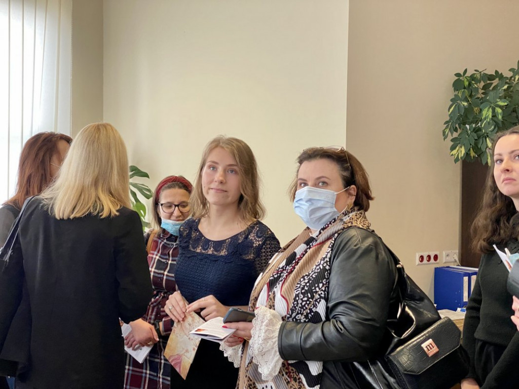 Wernisaż malarstwa Justyny Motyki w Państwowej Uczelni Zawodowej w Tarnobrzegu [zdjęcia]
