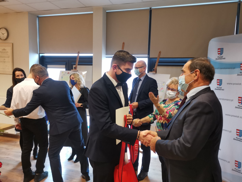 Sandomierz. Prymusi otrzymali stypendia premiera [zdjęcia]