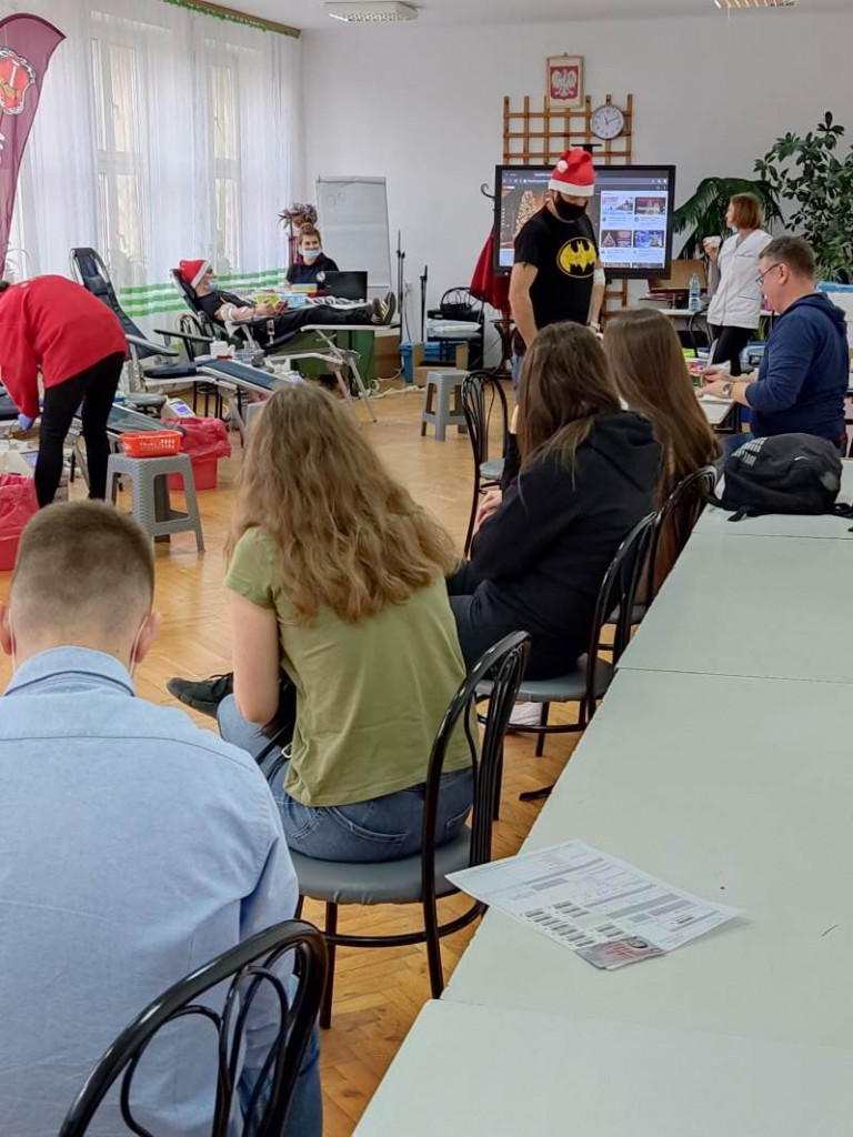 Prawie 30 osób oddało krew podczas wyjątkowej mikołajkowej akcji w Połańcu [zdjęcia]