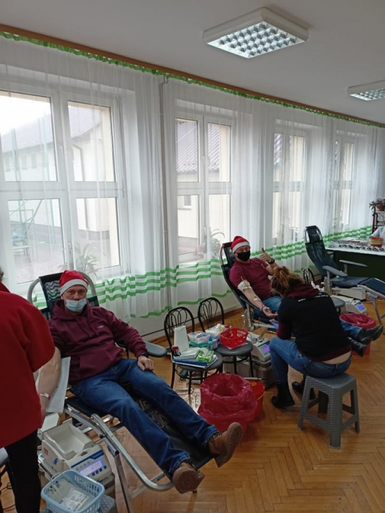 Prawie 30 osób oddało krew podczas wyjątkowej mikołajkowej akcji w Połańcu [zdjęcia]