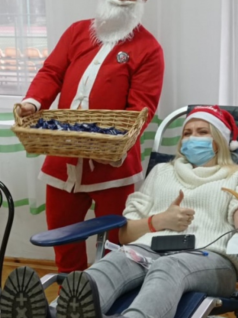 Prawie 30 osób oddało krew podczas wyjątkowej mikołajkowej akcji w Połańcu [zdjęcia]