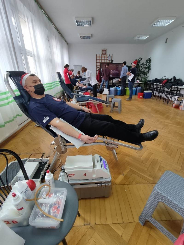 Prawie 30 osób oddało krew podczas wyjątkowej mikołajkowej akcji w Połańcu [zdjęcia]