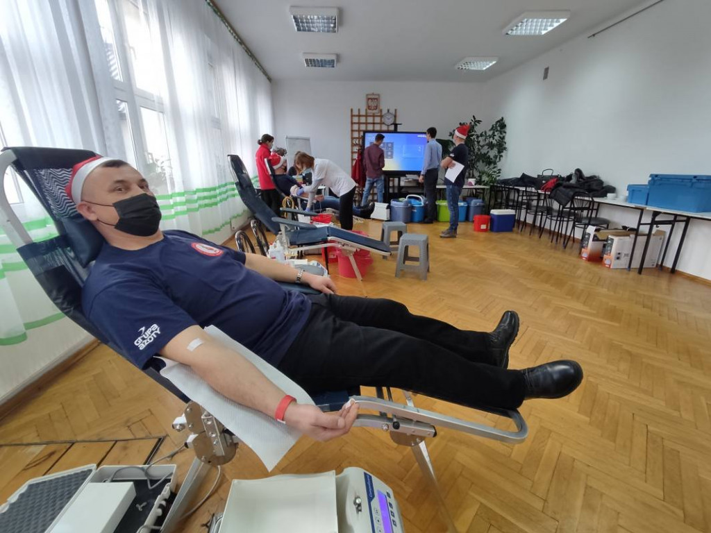 Prawie 30 osób oddało krew podczas wyjątkowej mikołajkowej akcji w Połańcu [zdjęcia]