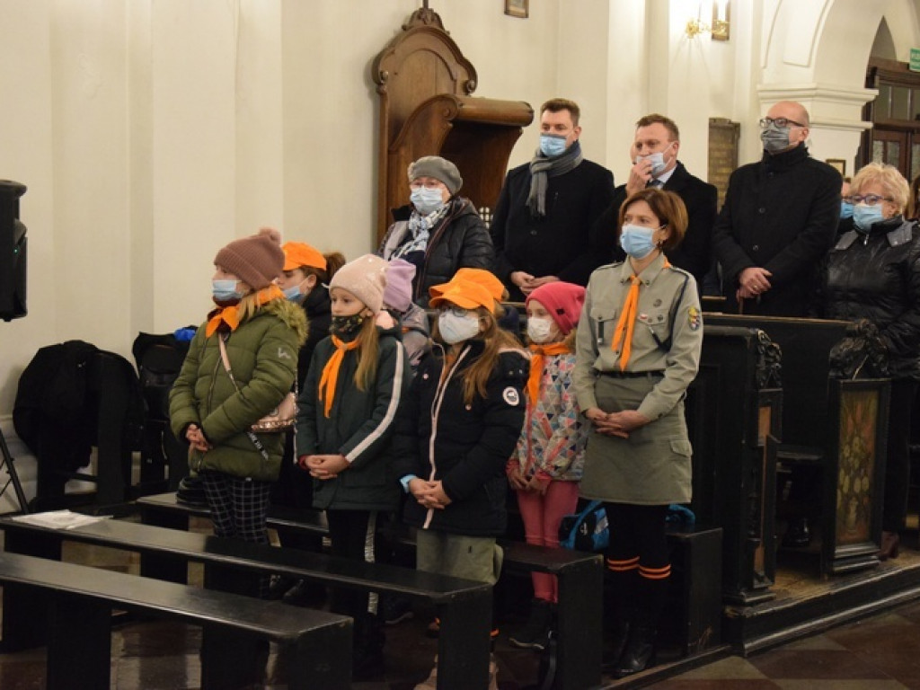 Betlejemskie Światło Pokoju dotarło do Sandomierza [zdjęcia]