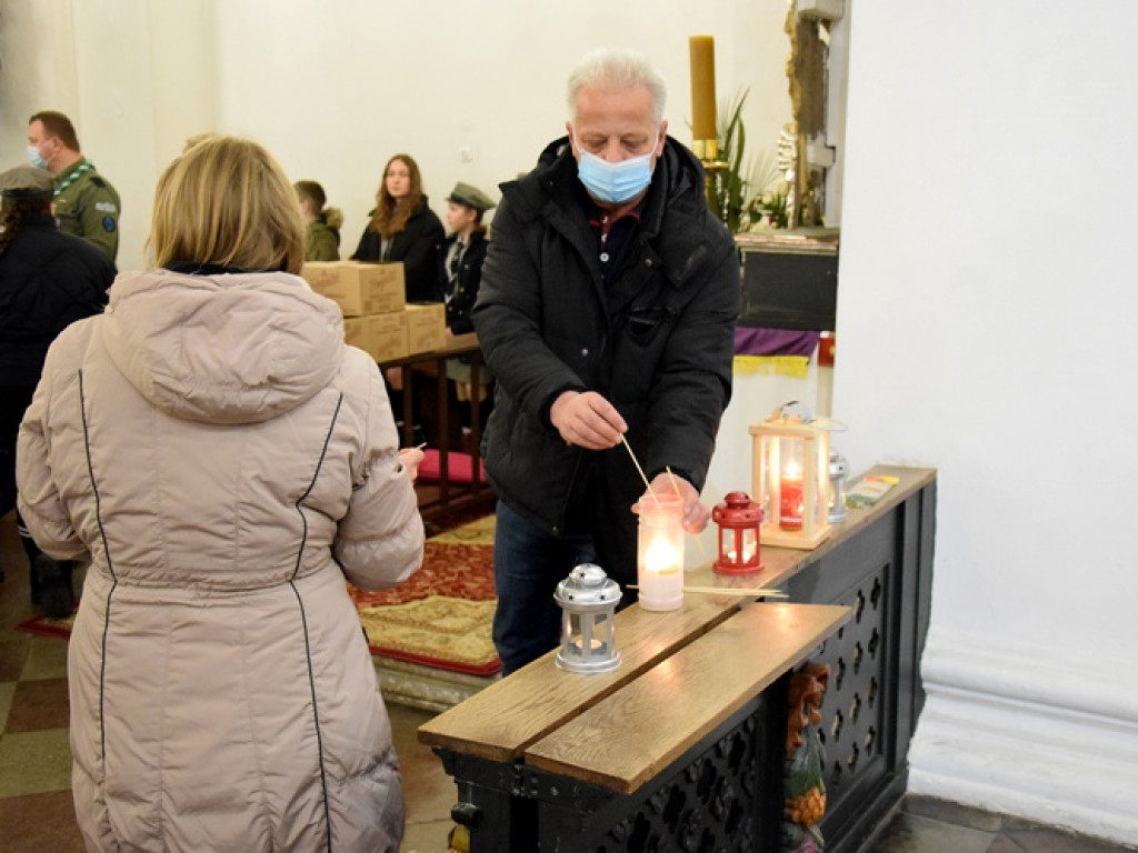 Betlejemskie Światło Pokoju dotarło do Sandomierza [zdjęcia]