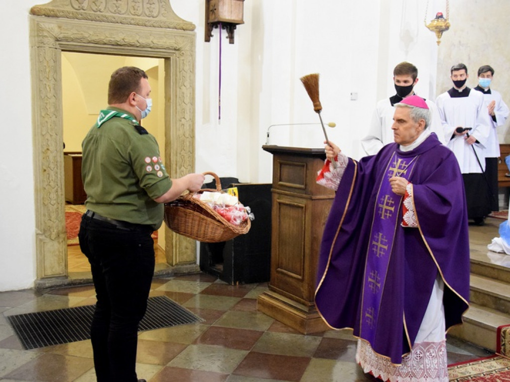 Betlejemskie Światło Pokoju dotarło do Sandomierza [zdjęcia]