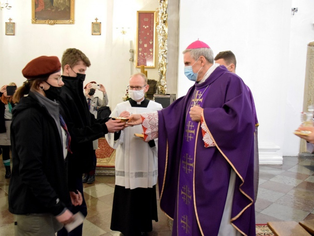 Betlejemskie Światło Pokoju dotarło do Sandomierza [zdjęcia]