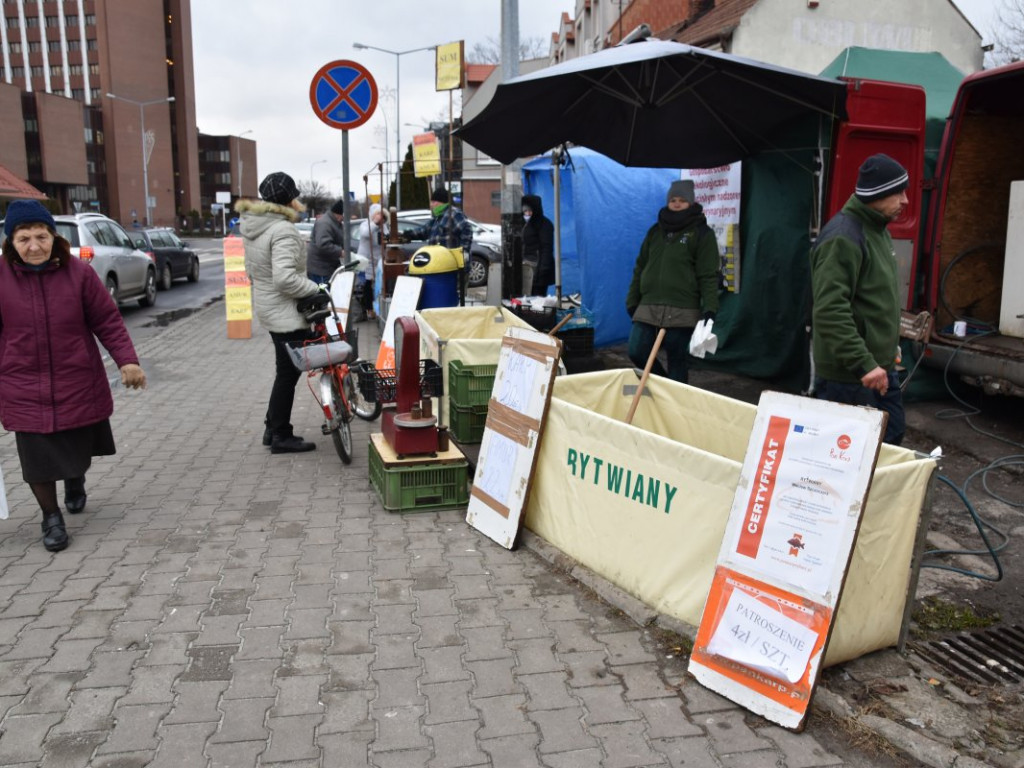 Ceny ryb w górę. W Tarnobrzegu ruszyła sprzedaż karpia na święta [zdjęcia]