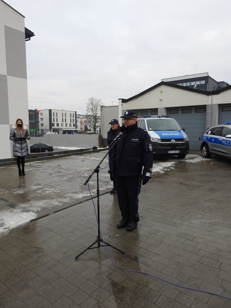 Nowe radiowozy i rowery dla sandomierskich policjantów [zdjęcia]