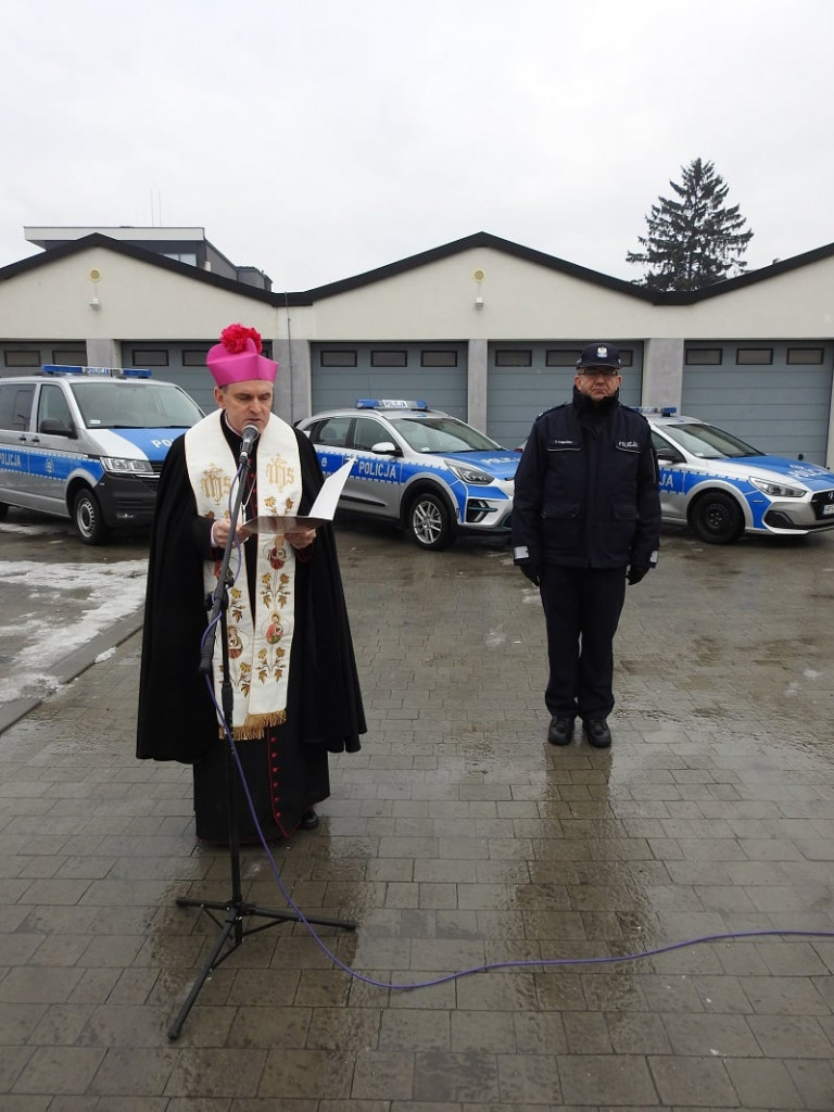 Nowe radiowozy i rowery dla sandomierskich policjantów [zdjęcia]