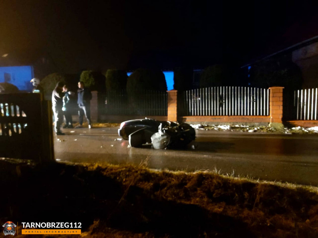 Groźny wypadek z udziałem motocyklisty w Jadachach. Kierowca jednośladu trafił do szpitala [zdjęcia]