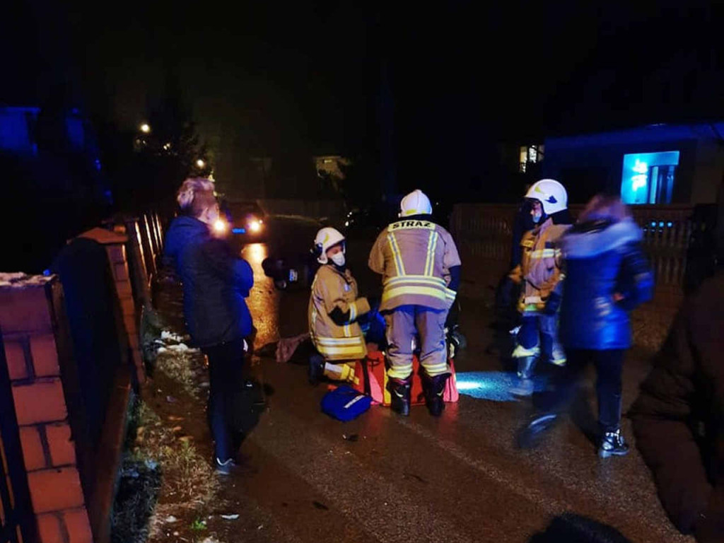 Groźny wypadek z udziałem motocyklisty w Jadachach. Kierowca jednośladu trafił do szpitala [zdjęcia]