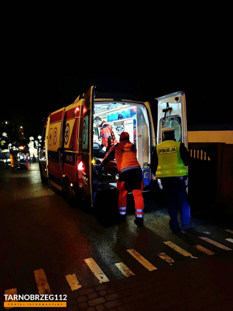 Groźny wypadek z udziałem motocyklisty w Jadachach. Kierowca jednośladu trafił do szpitala [zdjęcia]