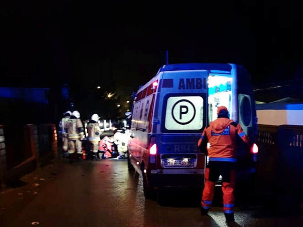 Groźny wypadek z udziałem motocyklisty w Jadachach. Kierowca jednośladu trafił do szpitala [zdjęcia]