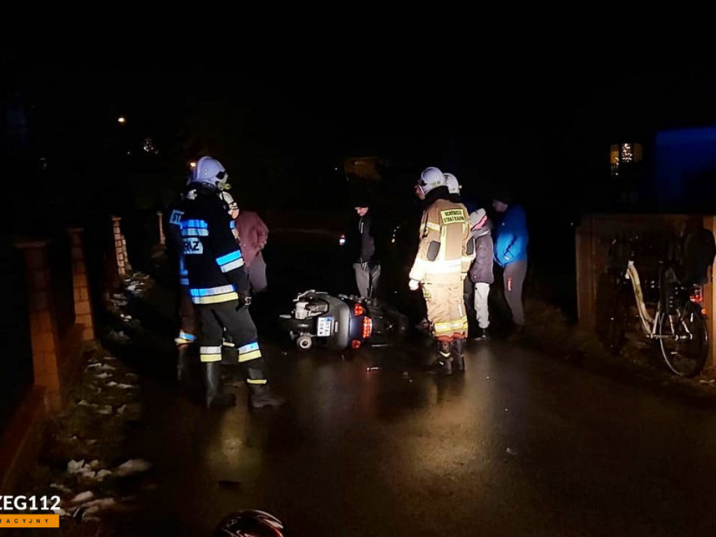 Groźny wypadek z udziałem motocyklisty w Jadachach. Kierowca jednośladu trafił do szpitala [zdjęcia]