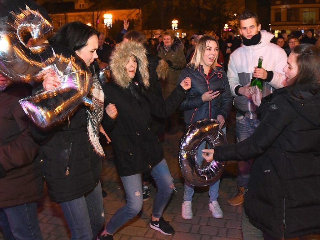 Zobacz jak wcześniej wyglądał Sylwester w Tarnobrzegu [zdjęcia]