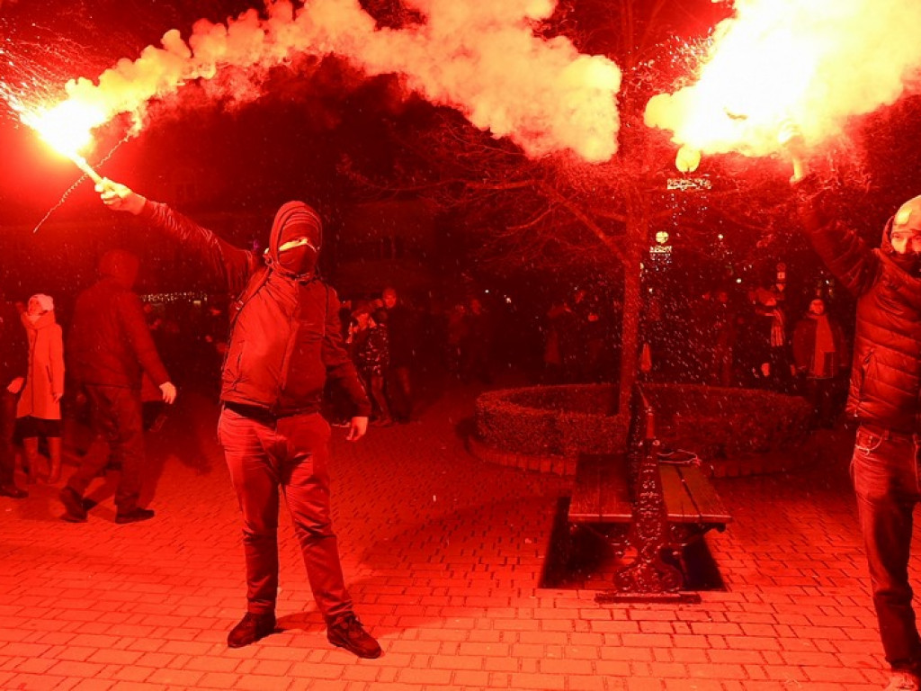 Zobacz jak wcześniej wyglądał Sylwester w Tarnobrzegu [zdjęcia]