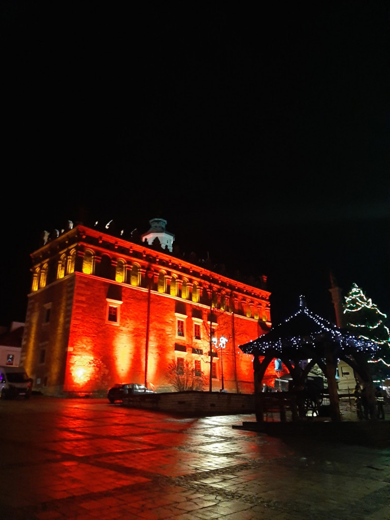 Sandomierz. Sylwester z kolorowymi iluminacjami [zdjęcia]
