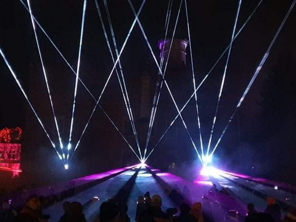 Sandomierz. Sylwester z kolorowymi iluminacjami [zdjęcia]