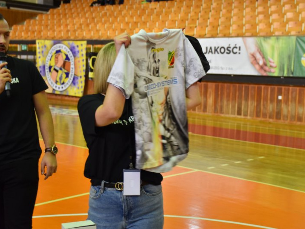 Gwiazdy i licytacje na turnieju 