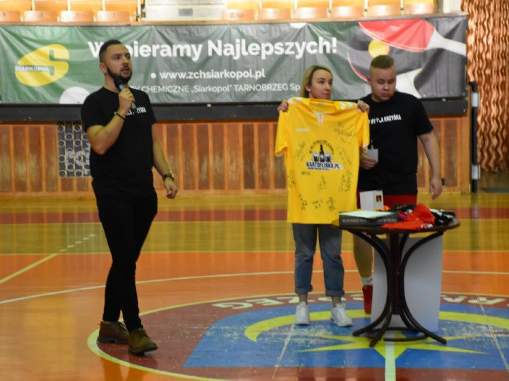 Gwiazdy i licytacje na turnieju 