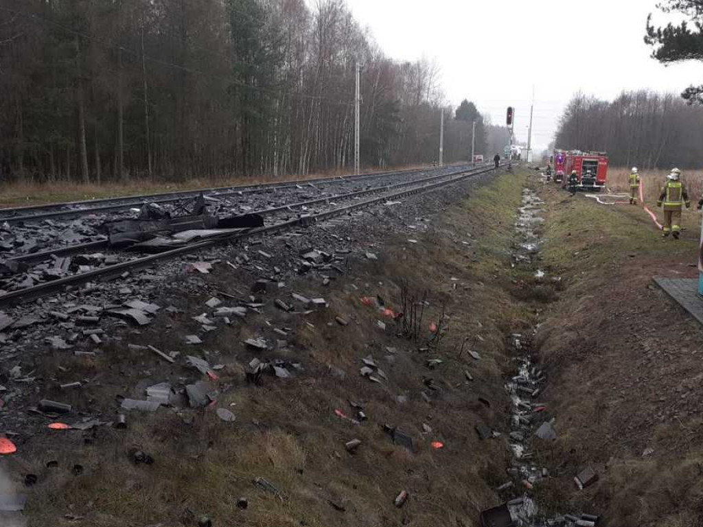 Podkarpacie. Tragedia na linii kolejowej Ocice - Rzeszów, zderzenie szynobusu z busem [zdjęcia]