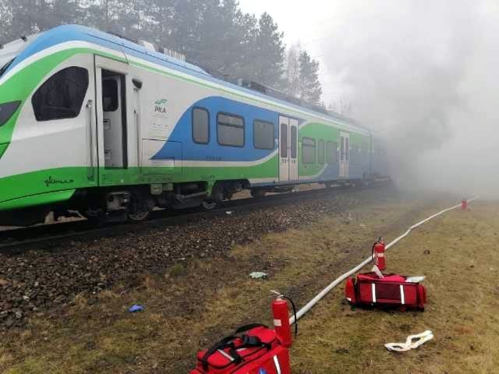 Podkarpacie. Tragedia na linii kolejowej Ocice - Rzeszów, zderzenie szynobusu z busem [zdjęcia]