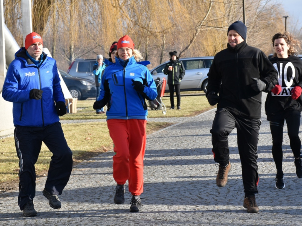 Sandomierz. Niestraszne im ani zimno, ani silny nurt. Udowodnili to w czasie VI Zimowej Przeprawy Wisły Wpław  [zdjęcia]