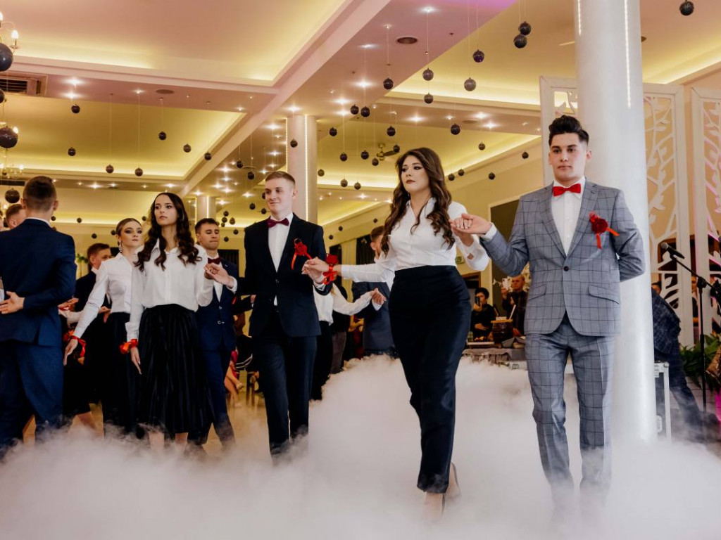 Fantastyczny bal maturzystów z Połańca! Studniówkę zorganizowali po podkarpackiej stronie Wisły [zdjęcia]