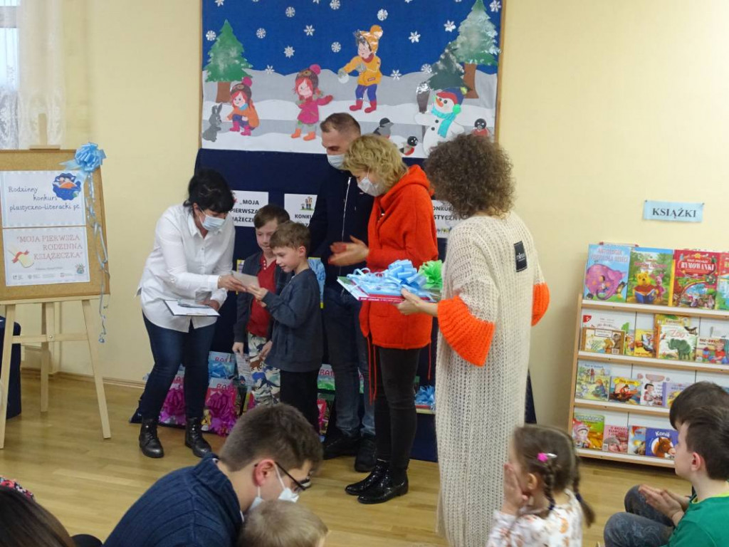 Nagrodzono laureatów konkursu plastyczno-literackiego w Przedszkolu nr 1 w Połańcu [zdjęcia]