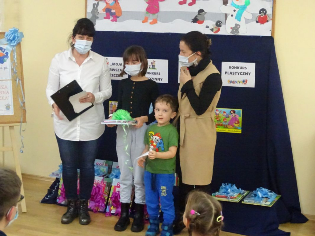 Nagrodzono laureatów konkursu plastyczno-literackiego w Przedszkolu nr 1 w Połańcu [zdjęcia]