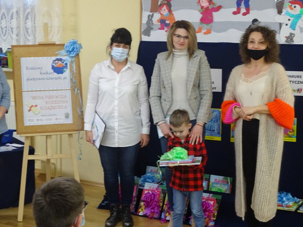 Nagrodzono laureatów konkursu plastyczno-literackiego w Przedszkolu nr 1 w Połańcu [zdjęcia]